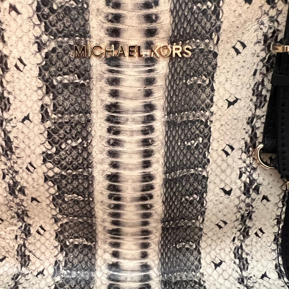 MICHAEL KORS Tote - Picture 7 of 7